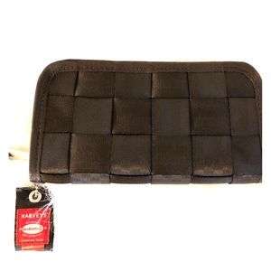 Harvey’s zip wallet